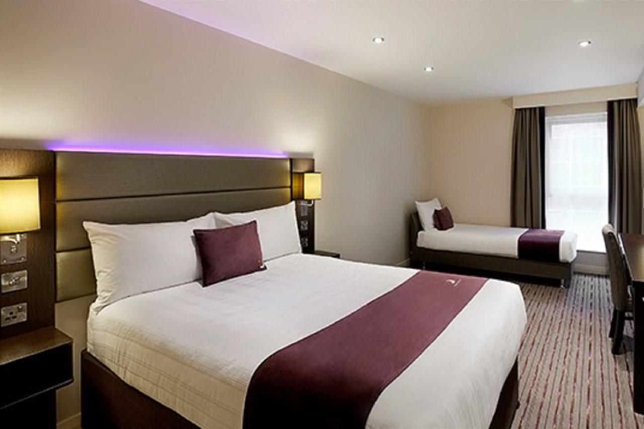 Premier Inn Premier Inn ウェーマス エクステリア 写真