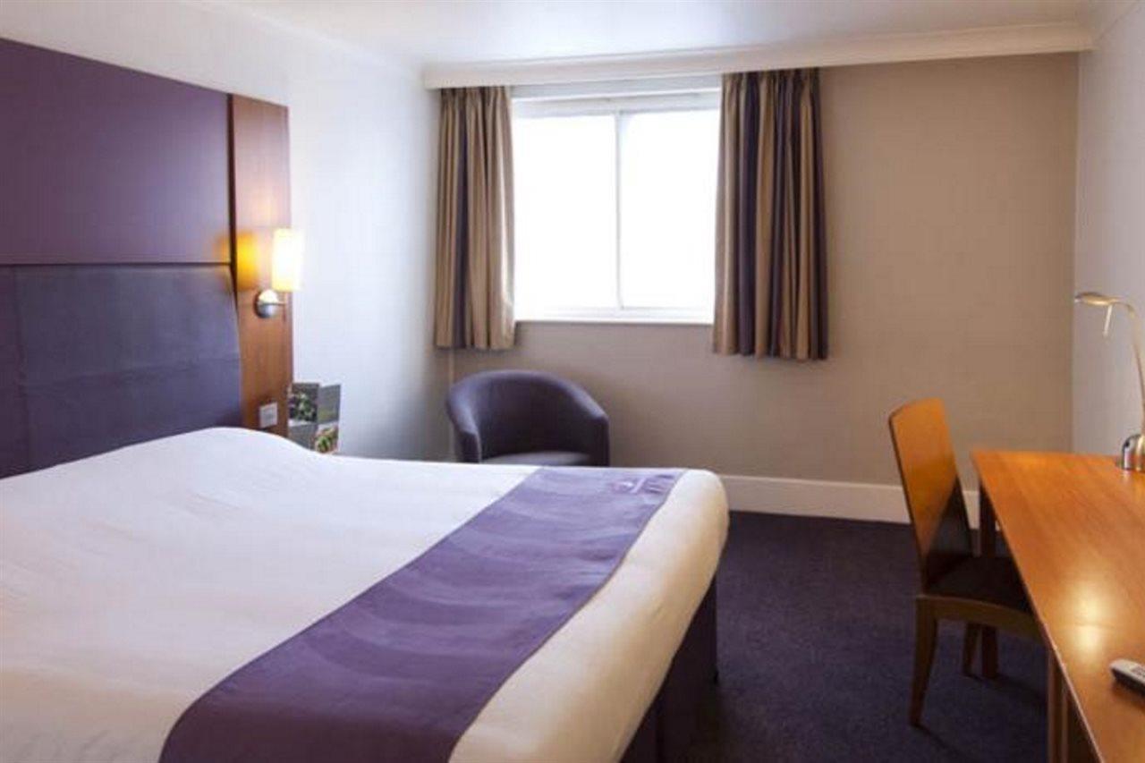 Premier Inn Premier Inn ウェーマス エクステリア 写真