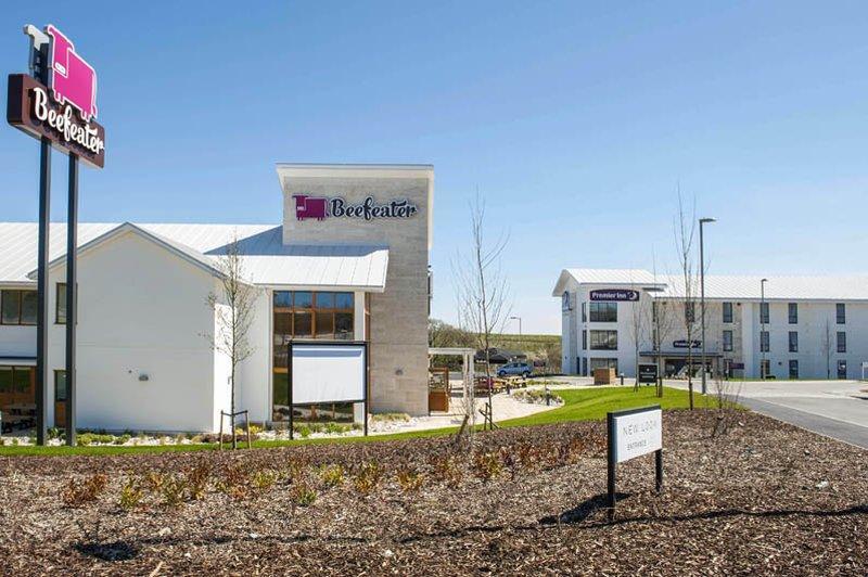 Premier Inn Premier Inn ウェーマス エクステリア 写真