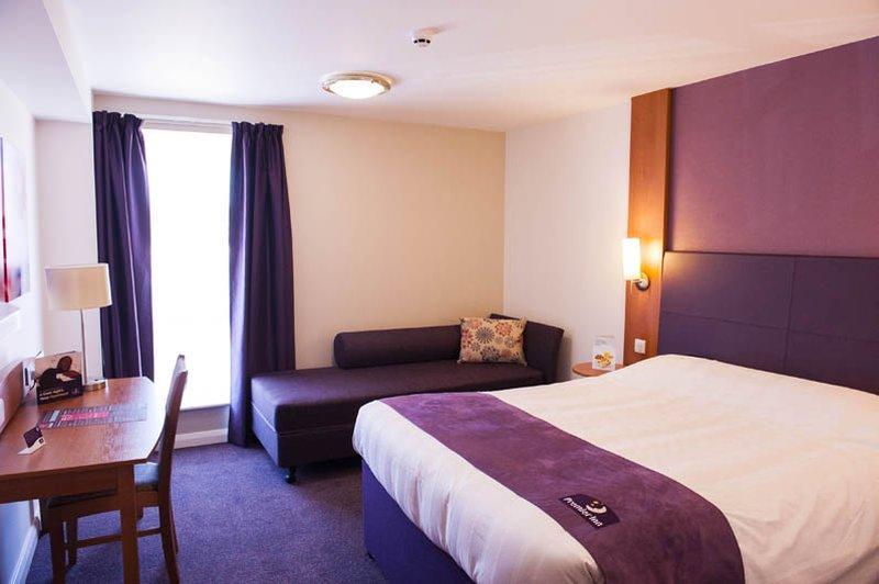 Premier Inn Premier Inn ウェーマス エクステリア 写真